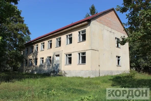 Будинок на Волині поступово перетворюється в руїни (фото)