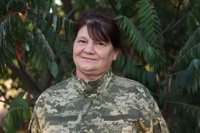 «Гуцулка Ксеня» з сотки: солдат медичної роти має четверо дітей та восьмеро онуків