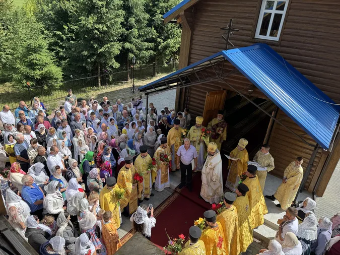 Напередодні престольного празника у церкву Апостолів Петра і Павла на Волині приїхав владика Михаїл (фото)