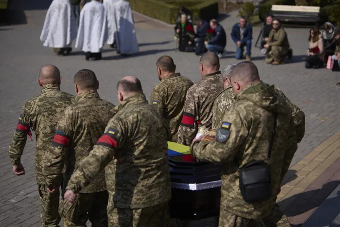 Луцьк навколішки попрощався з загиблим на Донеччині захисником Олексієм Федоренком