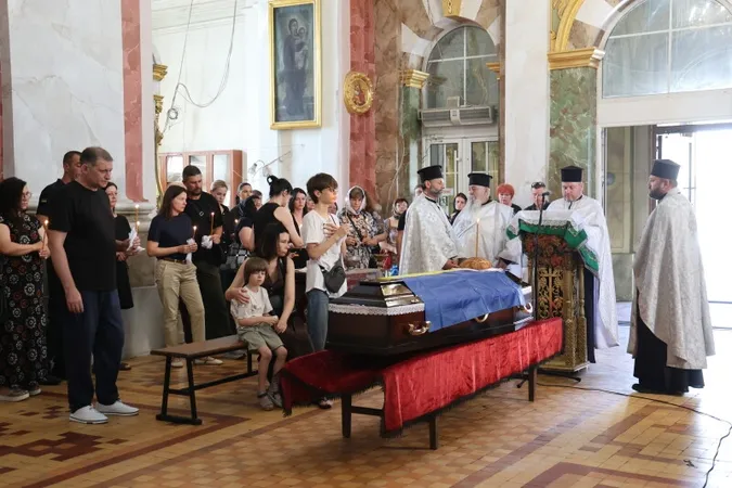 У Луцьку попрощалися з Героєм Дмитром Солонніковим (фото)