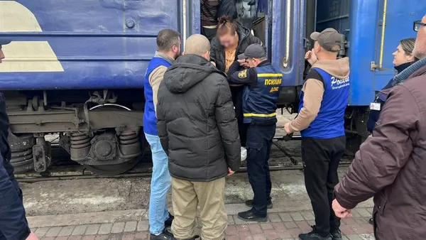 Людей розселили у гуртожиток у селі Троянівка