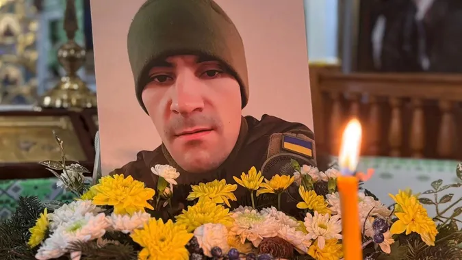 Майже через 2 роки після загибелі: на Волині попрощалися з воїном Святославом Василюком (фото)
