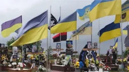 Комбінат – є, обслуговування – немає: Алея почесних поховань під Луцьком потребує ремонту (відео)