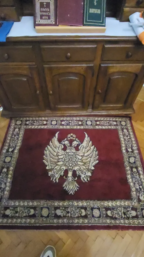 Килим із двоголовим орлом