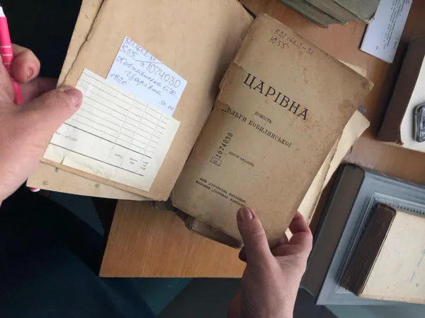 Книжки 17 століття, вражаюча фонотека, клуб бриджу: чим здивувала волинська бібліотека (ФОТО)