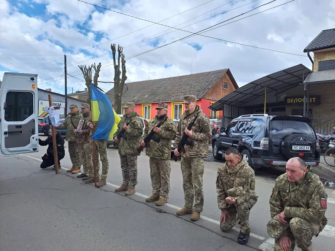 Назавжди 47: на Волині провели в останню земну дорогу Героя Сергія Сидорука (фото)