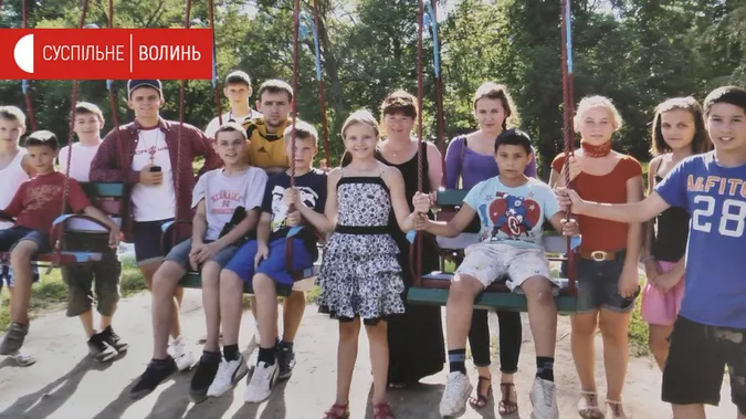 Лучанка стала мамою для 18 дітей