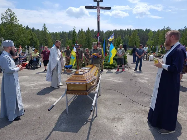 Осиротіла трирічна донечка: на Волині попрощалися з 22-річним воїном Олександром Буслом (фото)