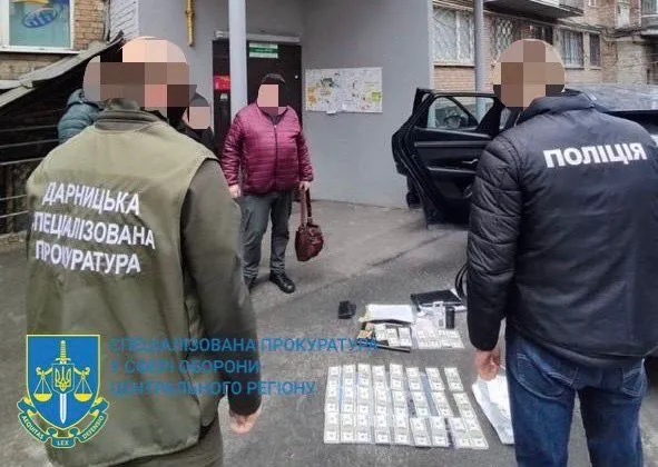 $600 000 хабаря: затримали ексдиректора ДП Міноборони та його спільника (фото)