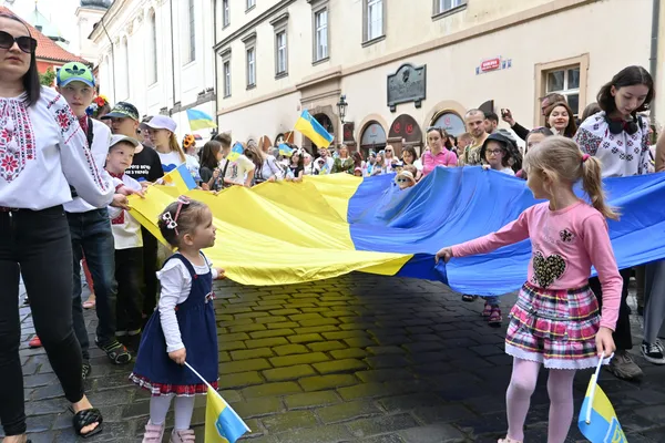 Українці провели парад вишиванок у Празі на знак подяки Чехії за допомогу (фото)