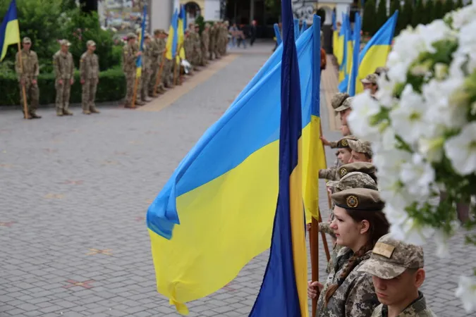 Небо плакало: у Луцьку відбулося прощання з трьома Героями Євгенієм Садовським, Олегом Чернюком та Олександром Смалюхом