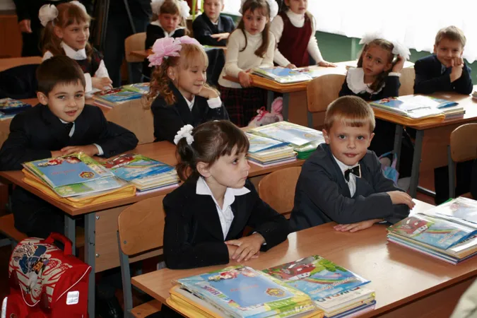 Українські першокласники можуть залишитися без третини підручників