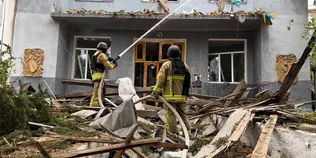 У Рівному – 20 постраждалих внаслідок після ворожої атаки на університет (фото)