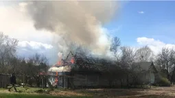 На Волині горів дерев’яний будинок (фото, відео)