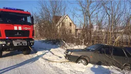 На Волині вивільнили зі снігового замету автобус та п'ять автомобілів (фото, відео)