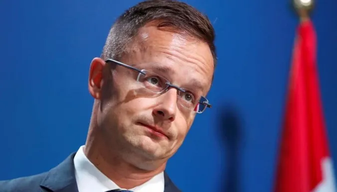 «Бог пробачає, а українці – ні»: на адресу Сійярто надійшли погрози смертю, написані українською, – ЗМІ