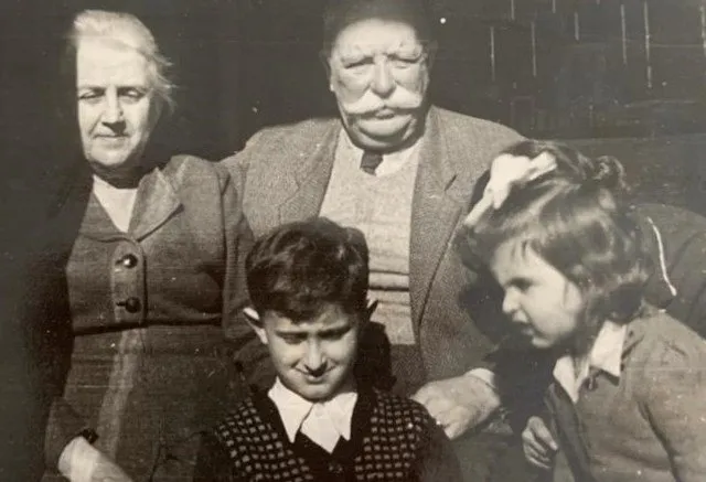 Софія та Олександр Глікліхи (вгорі). Фото 1953 року, Варшава