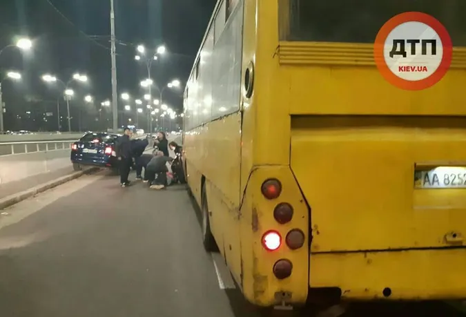 У Києві люди побили «маршрутчика», який збив трьох жінок (фото, відео)