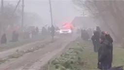 Мережу розчулило відео, на якому мама полеглого Героя востаннє зустрічає сина