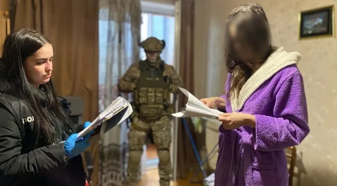 На Київщині дівчина вбила колишнього, надіславши отруєний алкоголь як «приз» (фото, відео)