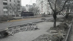 У Луцьку встановлюють нові бордюри і поребрики (фото)