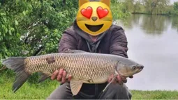 На Рівненщині чоловік спіймав велетенського амура (фото)