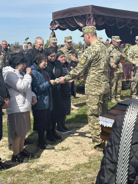 Загинув поблизу Соледару минулого року: на Волині поховали Володимира Харковця (фото)
