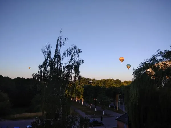 Над Луцьком літають повітряні кулі (фото)