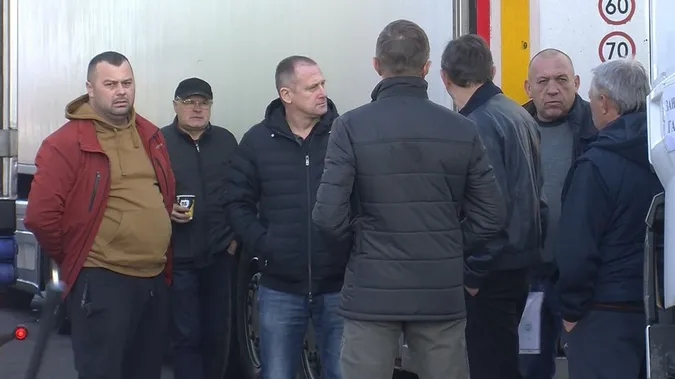 На Волині страйкують далекобійники: фури їдуть  у Ягодин (фото, відео)