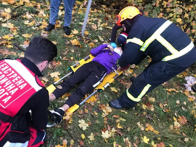Різали автівку, щоб звільнити водійку: подробиці моторошної ДТП у Луцькому районі (фото)
