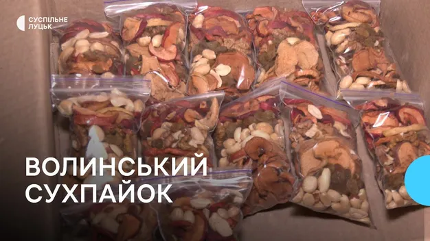 Волонтери з Волині виготовили понад 42 тисячі коробок сухпайків для захисників (фото, відео)