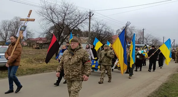 Понад рік вважався зниклим: на Волині попрощалися з воїном Вадимом Гризіним (фото)