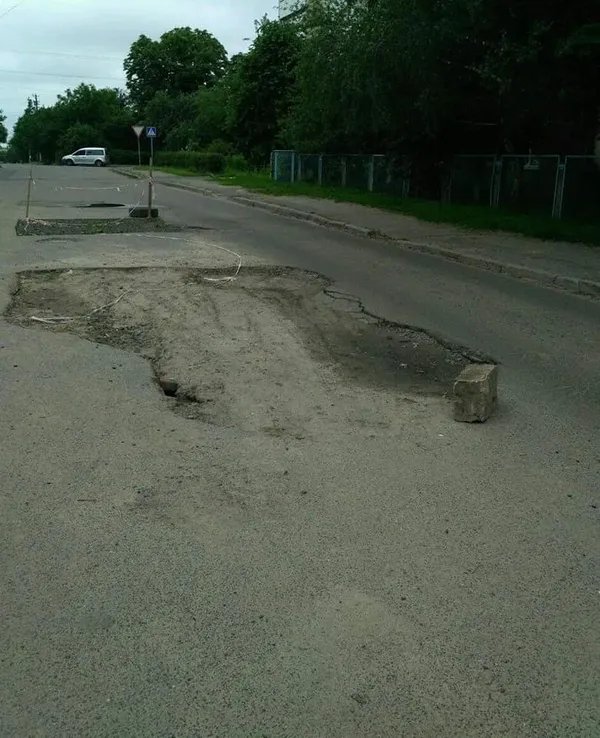 «Луцьктепло» не відновлює благоустрій міста після робіт (фото)