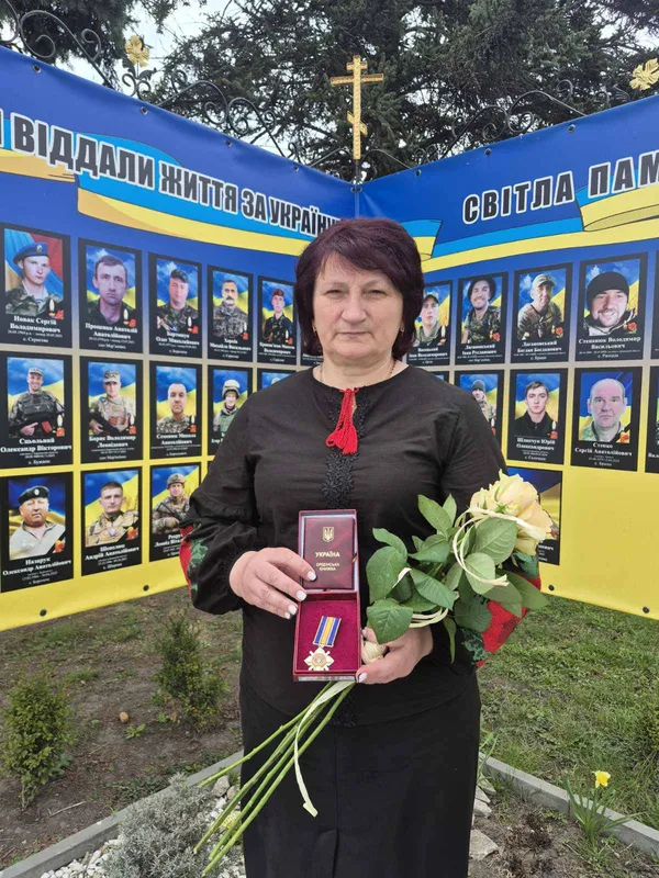 На Волині мамі загиблого Героя вручили його посмертний орден (фото)