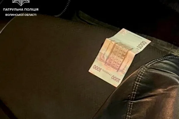 «Спалив» ліхтар: у Луцьку п'яний водій пробував відкупитися від патрульних