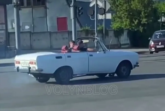 По-багатому: у Луцьку помітили дуже стильний кабріолет (відео)