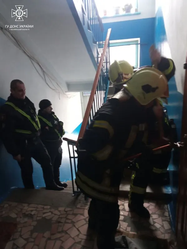 Аварійне відчинення дверей: на Волині врятували двох пенсіонерок (фото)