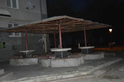 На «майданчику для п'яниць» на Лесі Українки хочуть зробити торгово-офісний центр