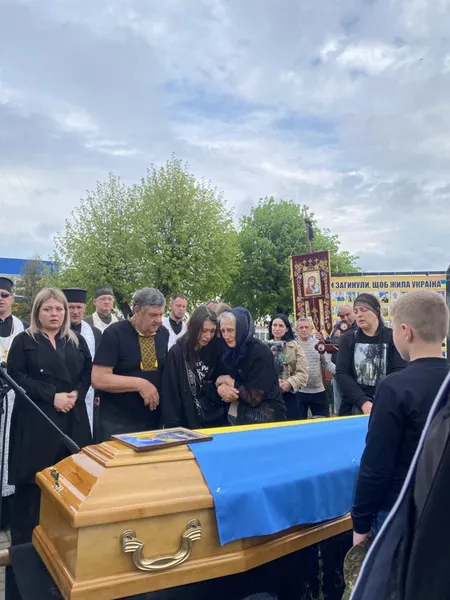 Зовсім юний: у Луцькому районі попрощалися із воїном Романом Романюком (фото)