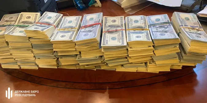 Відмивали мільйони доларів: ДБР розкрило схему виведення коштів російських бізнесменів з країни (фото, відео)