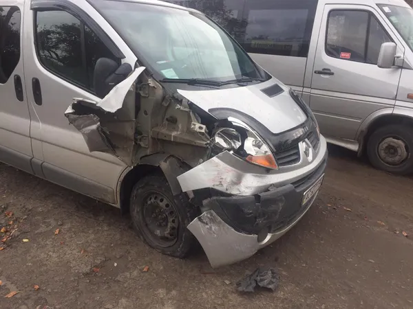 На Волині не поділили дорогу мікроавтобус і легковик (фото)