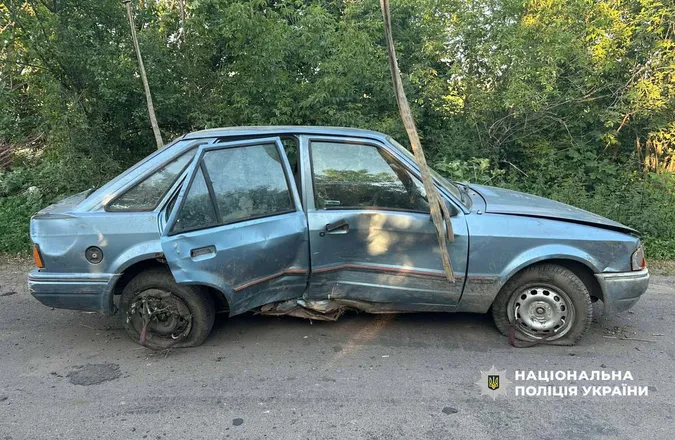У Луцькому районі авто оминало яму і перевернулося, постраждала дитина