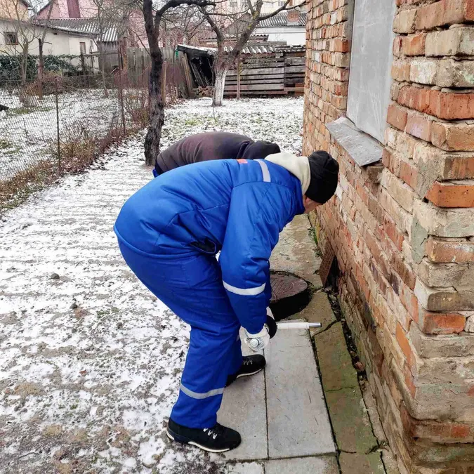 Не платили: у Луцьку боржникам відключають водопостачання (фото, відео)