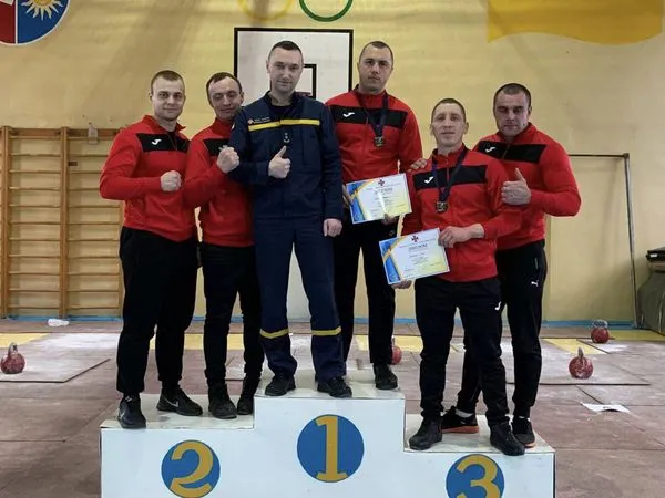 Волинські рятувальники взяли два «золота» на змаганнях з гирьового спорту (фото)