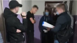 Амфетамін, метадон: у Луцьку обшукали помешкання наркоторговців (фото, відео)