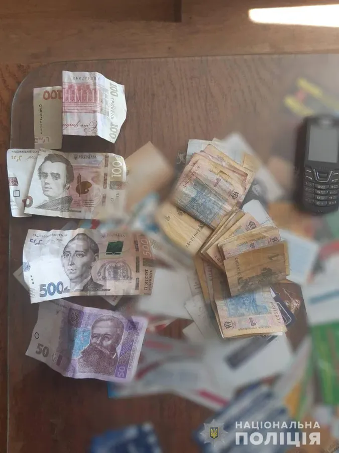 У товариша взяв гроші, а в його співмешканки – сумку: у Ковелі – подвійне пограбування