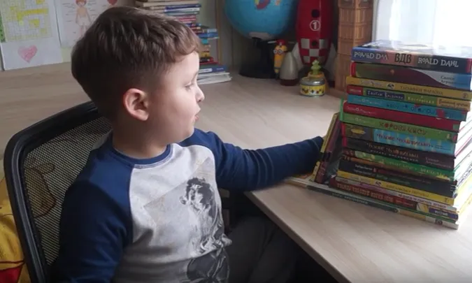 Юний YouTube-блогер з Луцька прочитав за весну 21 книжку