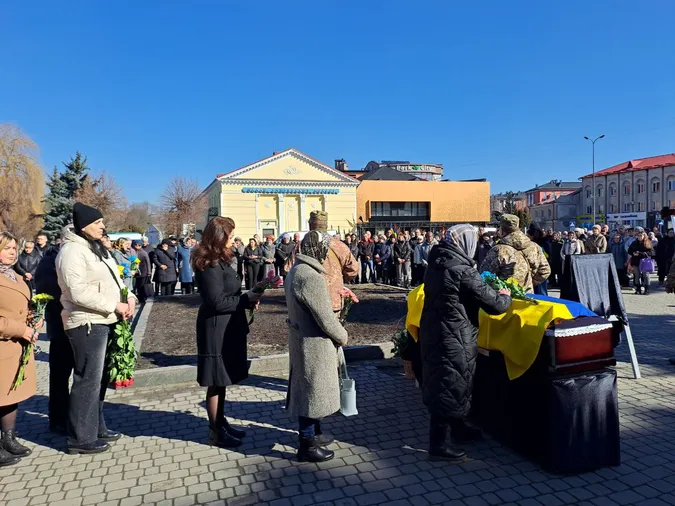Ковельська громада попрощалася з воїном Олександром Маслом (фото)