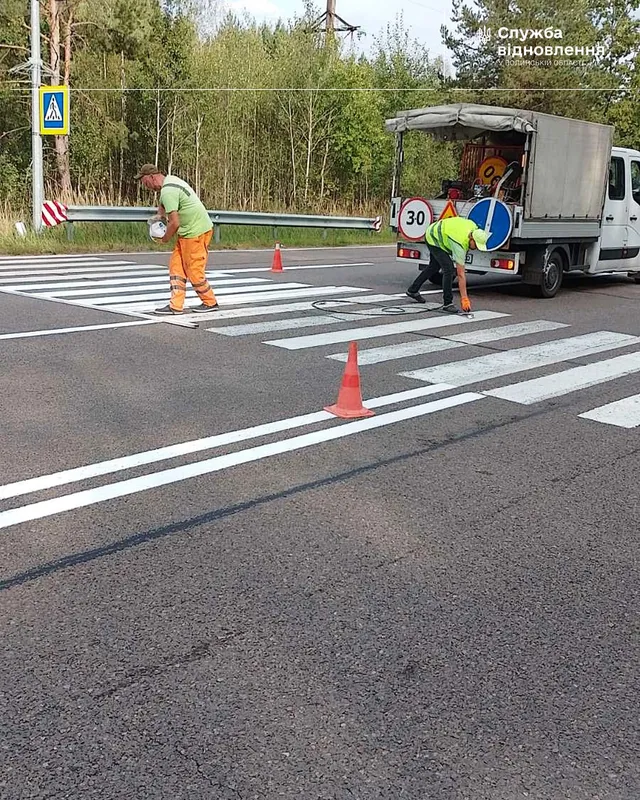Взялися за вибоїни, мости, розмітку та узбіччя: на Волині ремонтують дороги (фото)